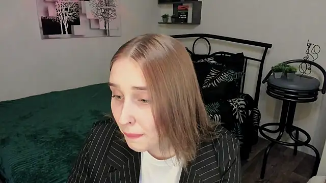 LinaTruly online show from 03/05/25, 08:32