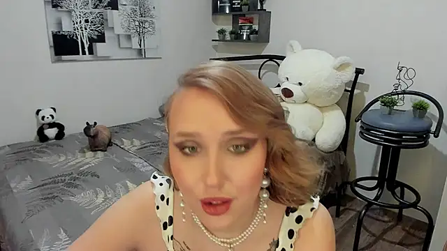 LinaTruly online show from 03/20/25, 12:19