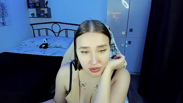 LinaTruly online show from 11/17/25, 10:04