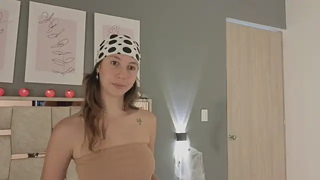 jolie lov online show from 10/28/25, 01:03