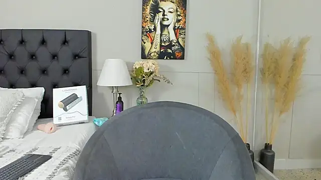 Robin Rief online show from 02/07/25, 03:34