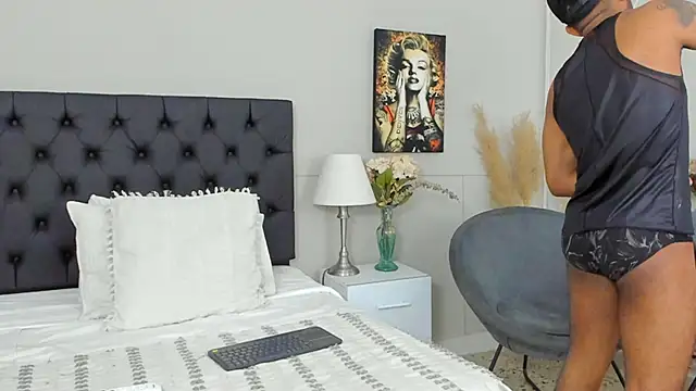 Robin Rief online show from 02/11/25, 03:40