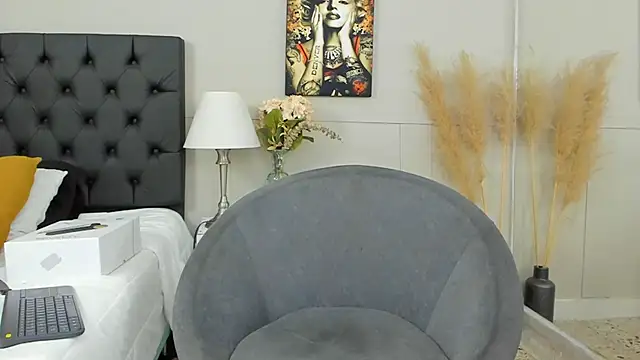 Robin Rief online show from 02/24/25, 03:44