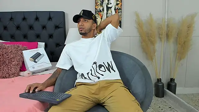 Robin Rief online show from 03/01/25, 03:32