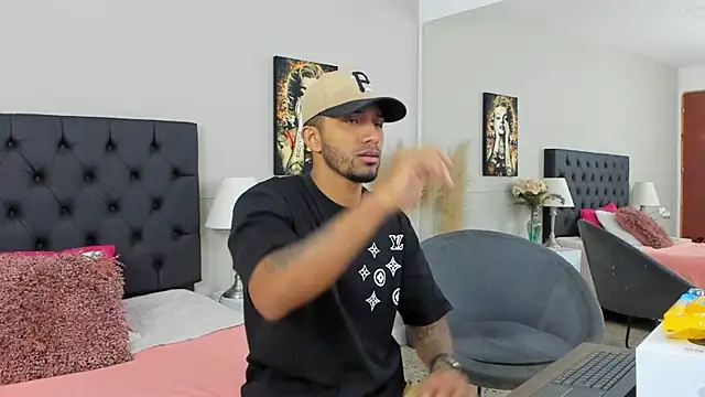 Robin Rief online show from 03/06/25, 03:24