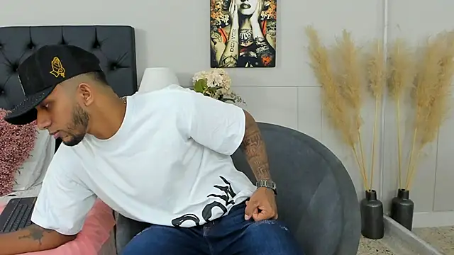 Robin Rief online show from 03/07/25, 03:19