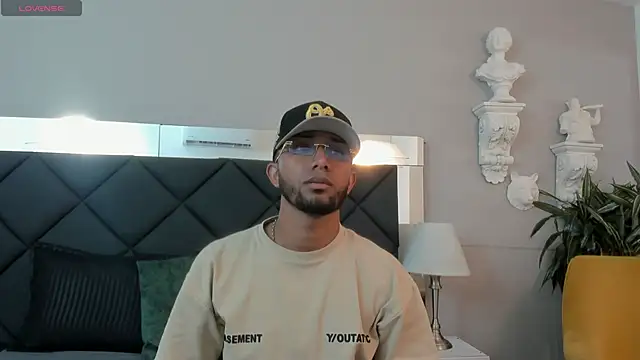 Robin Rief online show from 11/24/25, 03:28