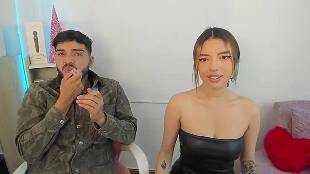 Snapshot of savage_sweethearts chatting on 12/26/24, 03:42 savage sweethearts online show from 12/26/24, 03:42