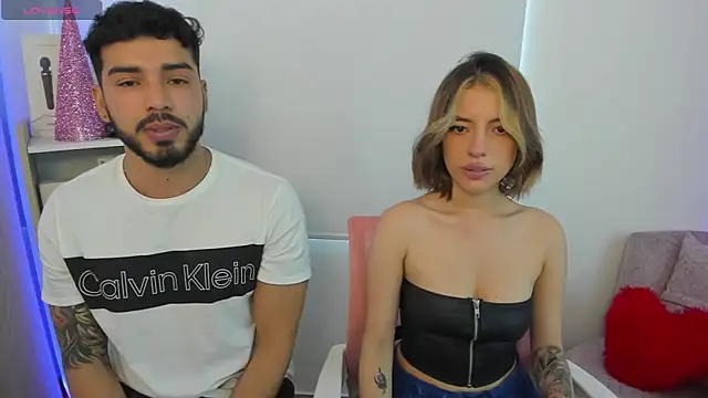 Snapshot of savage_sweethearts chatting on 12/30/24, 05:23 savage sweethearts online show from 12/30/24, 05:23