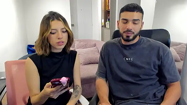 Snapshot of savage_sweethearts chatting on 03/03/25, 04:25 savage sweethearts online show from 03/03/25, 04:25