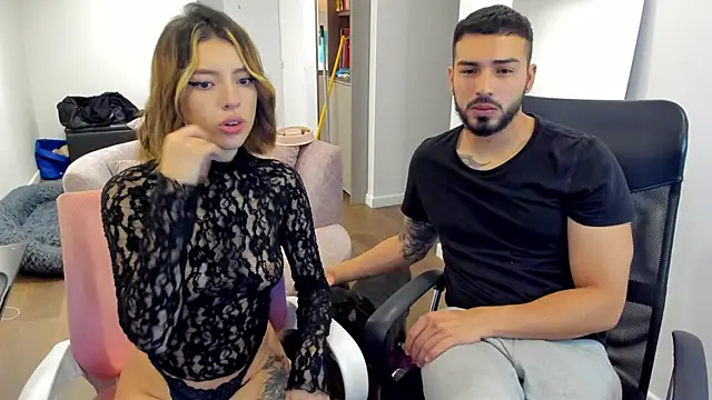 Snapshot of savage_sweethearts chatting on 03/04/25, 02:49 savage sweethearts online show from 03/04/25, 02:49