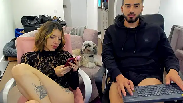 Snapshot of savage_sweethearts chatting on 03/06/25, 03:02 savage sweethearts online show from 03/06/25, 03:02