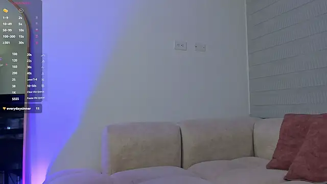 Snapshot of savage_sweethearts chatting on 10/09/25, 01:47 savage sweethearts online show from 10/09/25, 01:47