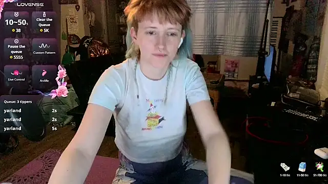 Snapshot of _hellostormy_ chatting on 02/10/25, 08:42 hellostormy online show from 02/10/25, 08:42