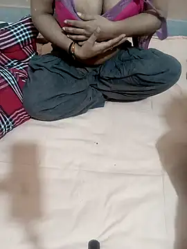 Snapshot of Haniya-143 chatting on 12/14/24, 02:21 Haniya-143 online show from 12/14/24, 02:21