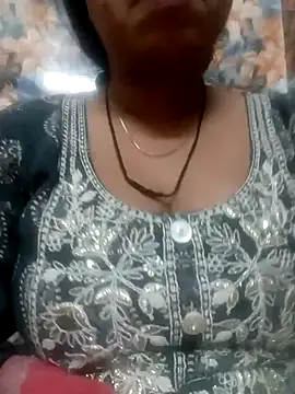 Snapshot of Haniya-143 chatting on 03/05/25, 09:15 Haniya-143 online show from 03/05/25, 09:15