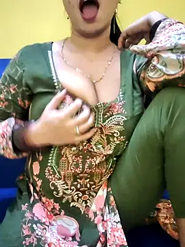 Snapshot of Haniya-143 chatting on 10/05/25, 02:32 Haniya-143 online show from 10/05/25, 02:32