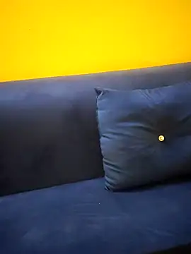 Snapshot of Haniya-143 chatting on 10/11/25, 09:35 Haniya-143 online show from 10/11/25, 09:35