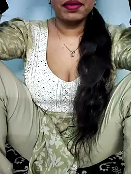 Snapshot of Haniya-143 chatting on 10/21/25, 03:18 Haniya-143 online show from 10/21/25, 03:18