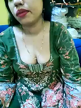 Snapshot of Haniya-143 chatting on 10/25/25, 11:32 Haniya-143 online show from 10/25/25, 11:32