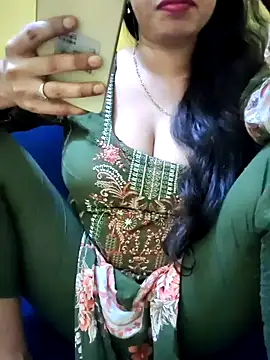 Snapshot of Haniya-143 chatting on 10/27/25, 01:09 Haniya-143 online show from 10/27/25, 01:09