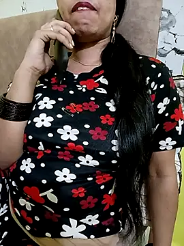 Snapshot of Haniya-143 chatting on 11/13/25, 12:37 Haniya-143 online show from 11/13/25, 12:37