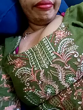 Snapshot of Haniya-143 chatting on 11/22/25, 11:26 Haniya-143 online show from 11/22/25, 11:26