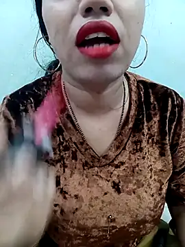 Snapshot of Haniya-143 chatting on 12/14/25, 10:25 Haniya-143 online show from 12/14/25, 10:25