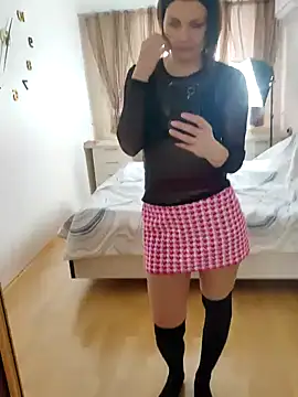 Snapshot of Magic__smile chatting on 12/23/24, 05:28 Magic smile online show from 12/23/24, 05:28