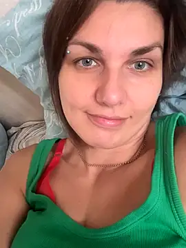 Snapshot of Magic__smile chatting on 10/17/25, 05:54 Magic smile online show from 10/17/25, 05:54