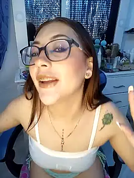 Snapshot of Luna_SofiaXX chatting on 01/17/25, 05:53 Luna SofiaXX online show from 01/17/25, 05:53