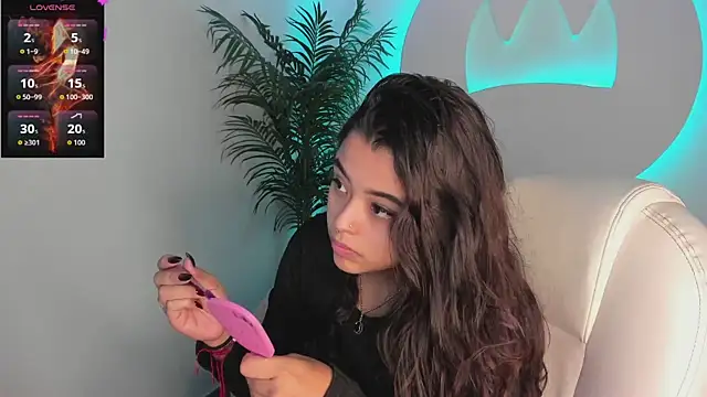 Snapshot of Ariana_Pierce chatting on 10/18/25, 12:50 Ariana Pierce online show from 10/18/25, 12:50