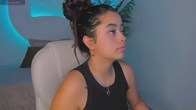 Snapshot of Ariana_Pierce chatting on 10/22/25, 12:27 Ariana Pierce online show from 10/22/25, 12:27