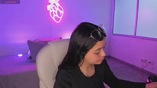 Snapshot of Ariana_Pierce chatting on 11/15/25, 12:23 Ariana Pierce online show from 11/15/25, 12:23