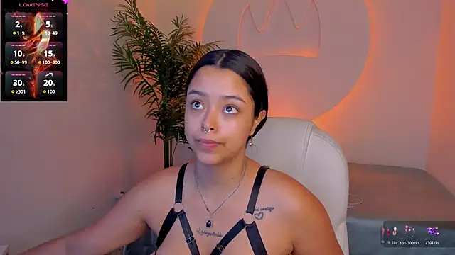 Snapshot of Ariana_Pierce chatting on 12/03/25, 01:42 Ariana Pierce online show from 12/03/25, 01:42