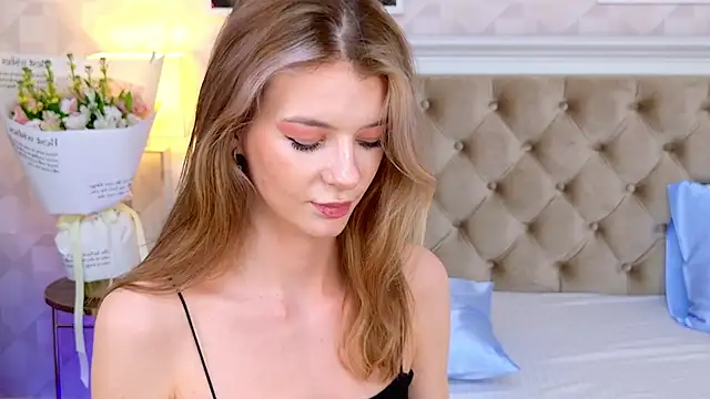 Snapshot of MeganMour chatting on 01/19/25, 10:39 MeganMour online show from 01/19/25, 10:39