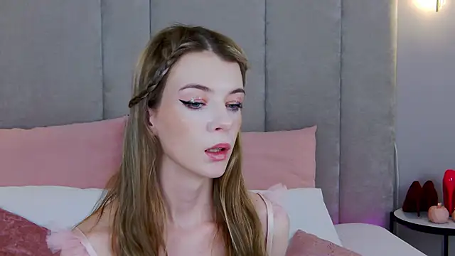 Snapshot of MeganMour chatting on 01/21/25, 10:41 MeganMour online show from 01/21/25, 10:41