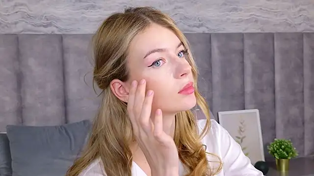 Snapshot of MeganMour chatting on 02/08/25, 07:38 MeganMour online show from 02/08/25, 07:38