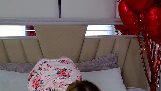 Snapshot of MeganMour chatting on 02/19/25, 08:10 MeganMour online show from 02/19/25, 08:10