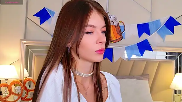 Snapshot of MeganMour chatting on 09/28/25, 04:56 MeganMour online show from 09/28/25, 04:56