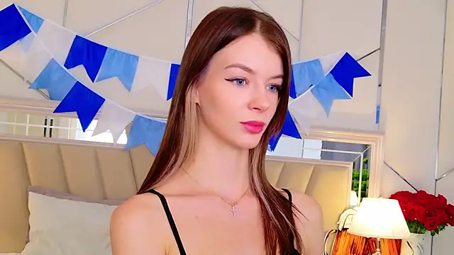 Snapshot of MeganMour chatting on 10/03/25, 05:43 MeganMour online show from 10/03/25, 05:43