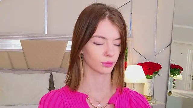 Snapshot of MeganMour chatting on 11/25/25, 05:02 MeganMour online show from 11/25/25, 05:02