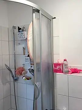 Snapshot of Engel_mia chatting on 10/15/25, 11:54 Engel mia online show from 10/15/25, 11:54