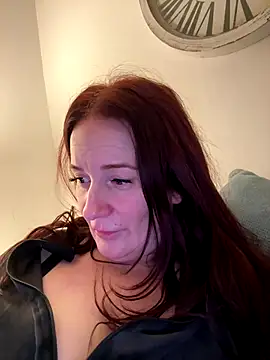 Snapshot of Engel_mia chatting on 11/25/25, 08:42 Engel mia online show from 11/25/25, 08:42