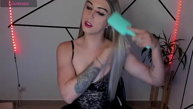 Snapshot of ashley_sans2000 chatting on 10/07/25, 10:23 ashley sans2000 online show from 10/07/25, 10:23