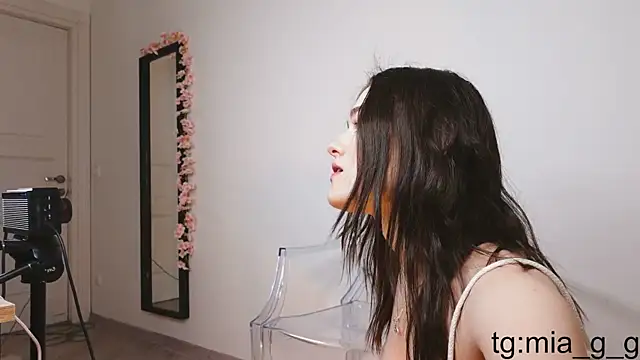 Mia Mia M online show from 12/05/25, 06:55