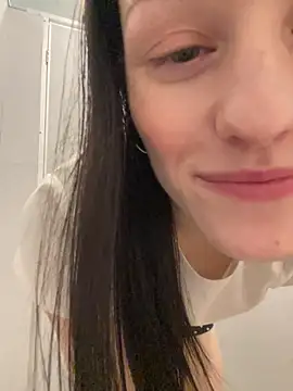 Mia Mia M online show from 06/05/26, 03:40