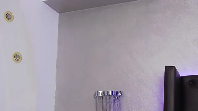 Snapshot of SkylerSpark chatting on 01/28/25, 02:53 SkylerSpark online show from 01/28/25, 02:53