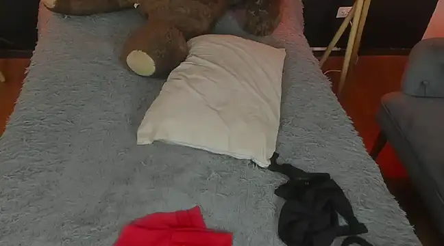 Snapshot of vampy_dolll chatting on 12/28/24, 11:37 vampy dolll online show from 12/28/24, 11:37