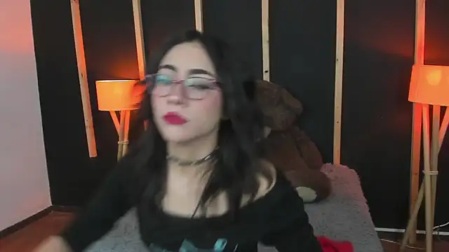 Snapshot of vampy_dolll chatting on 01/03/25, 01:03 vampy dolll online show from 01/03/25, 01:03